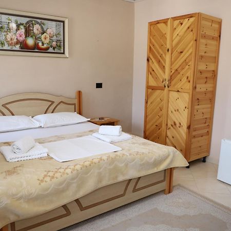 Guest House Lion Berat Exterior foto