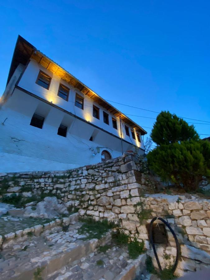 Guest House Lion Berat Exterior foto
