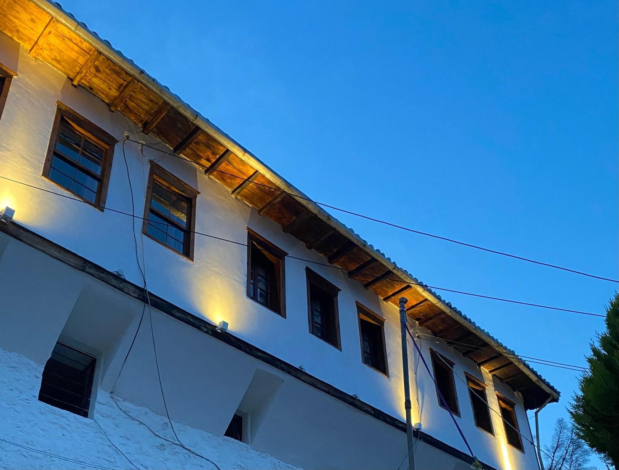 Guest House Lion Berat Exterior foto