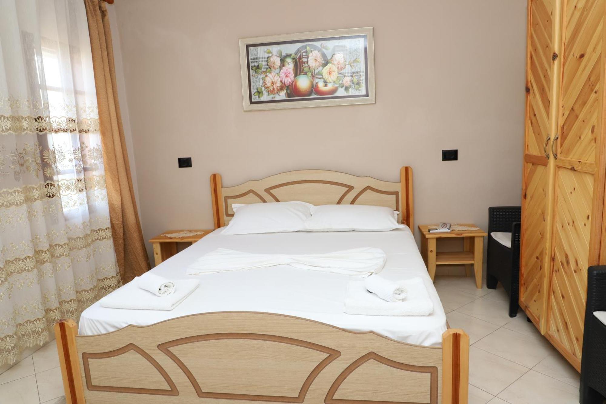 Guest House Lion Berat Exterior foto