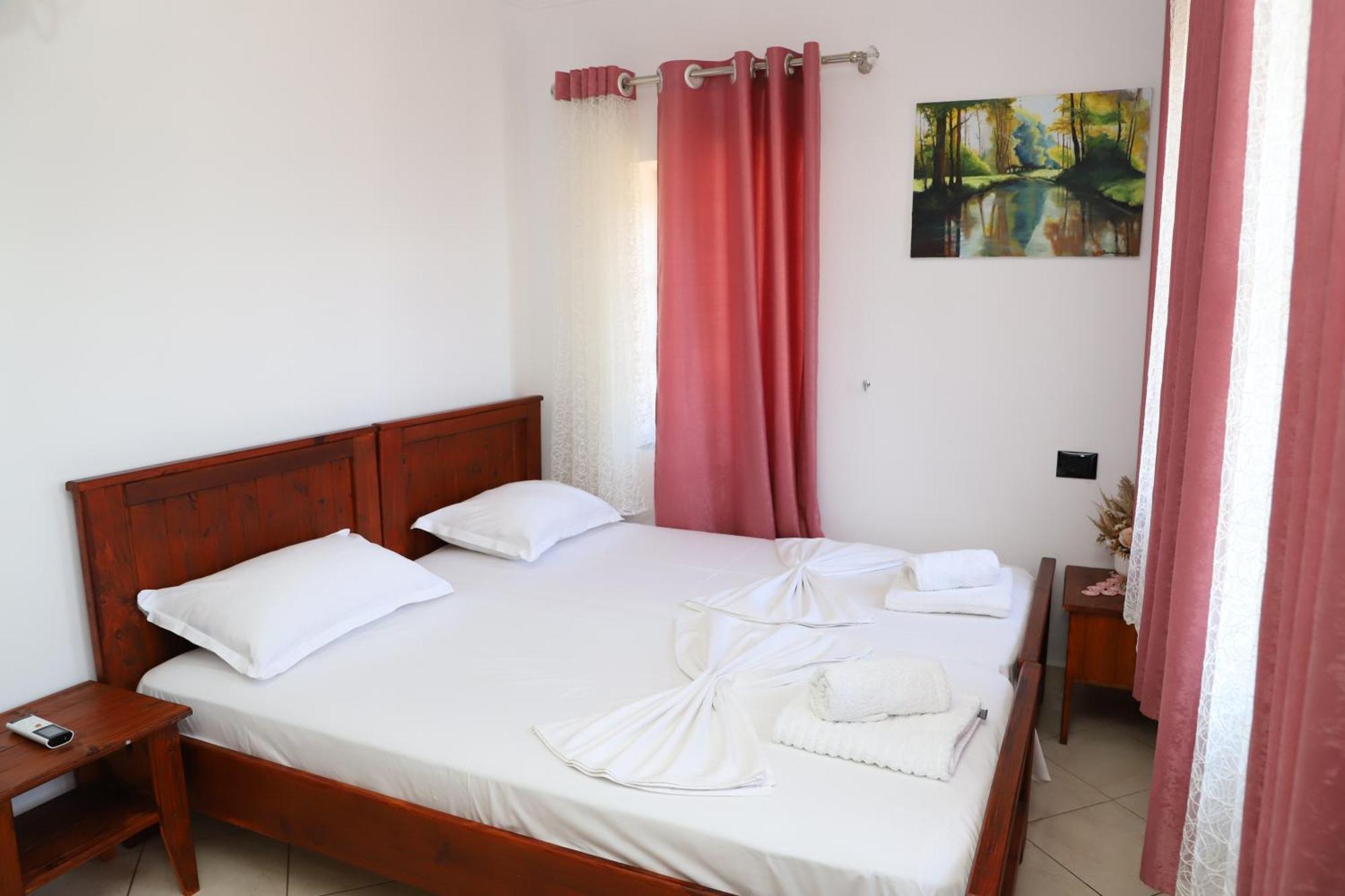 Guest House Lion Berat Exterior foto
