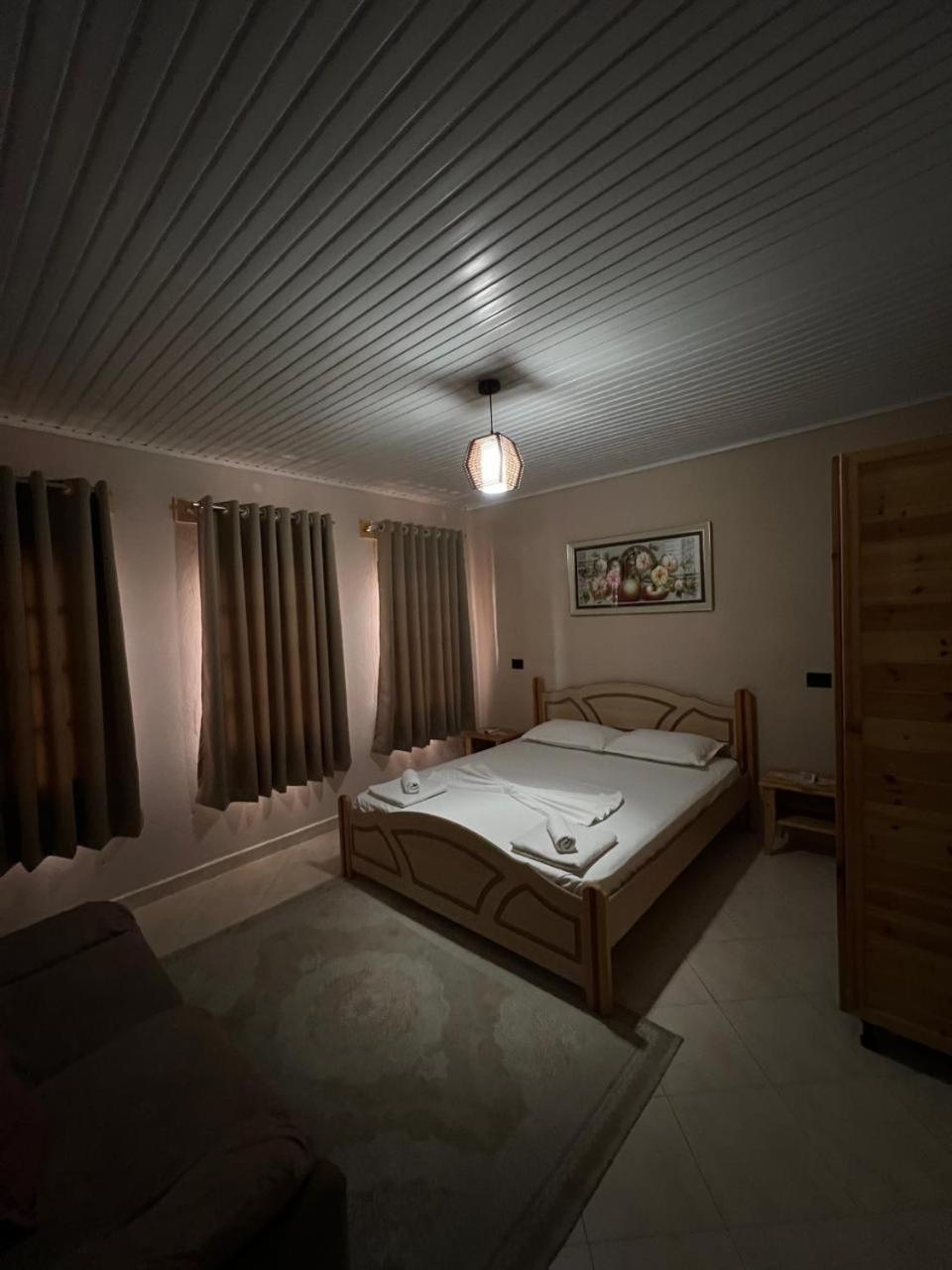 Guest House Lion Berat Exterior foto