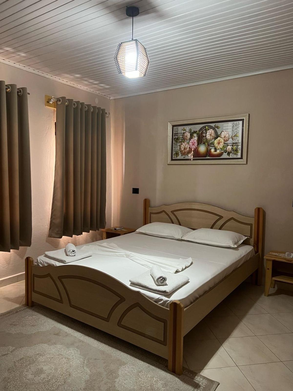 Guest House Lion Berat Exterior foto