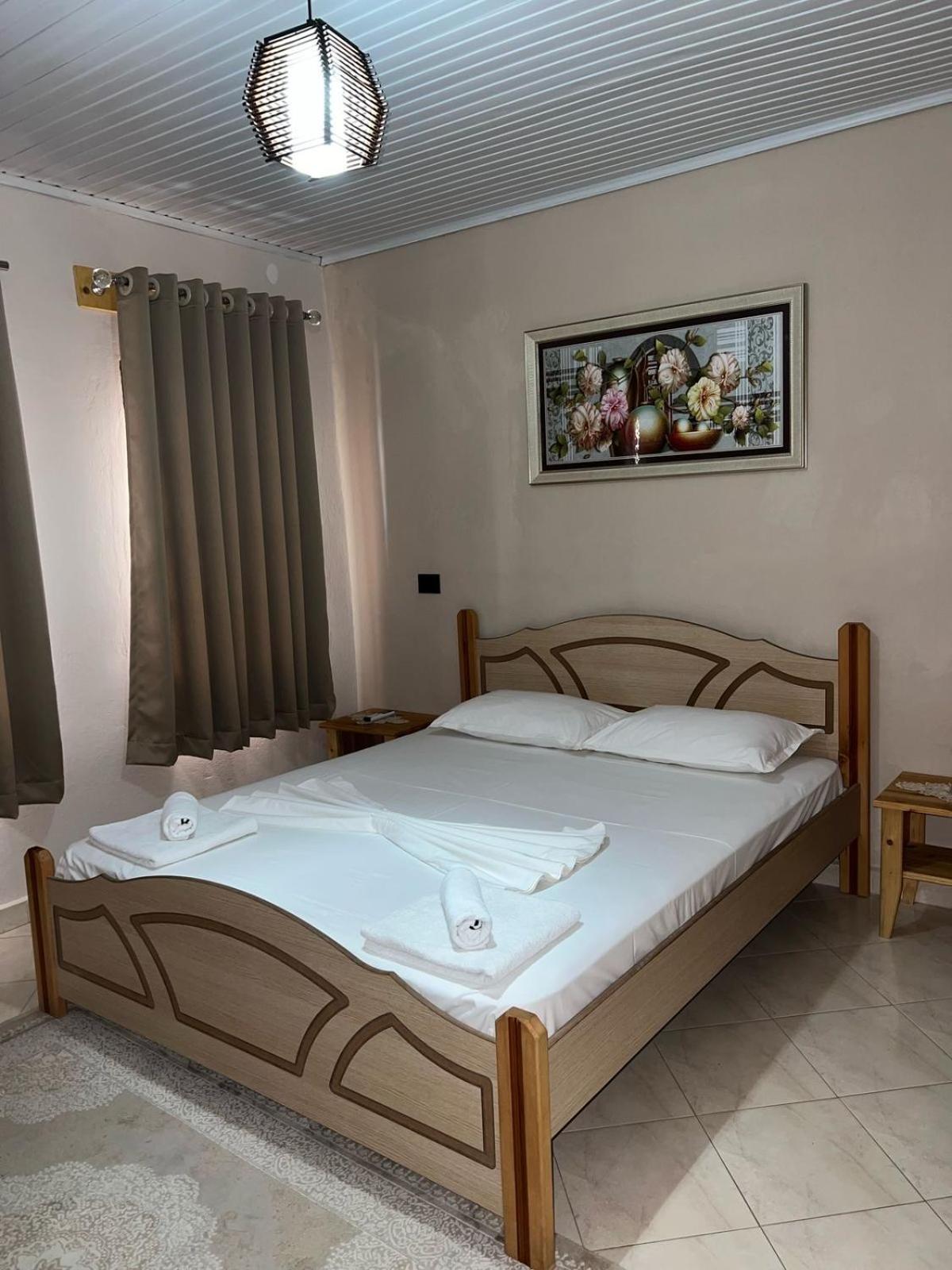 Guest House Lion Berat Exterior foto