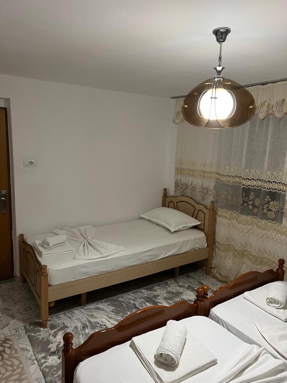 Guest House Lion Berat Exterior foto