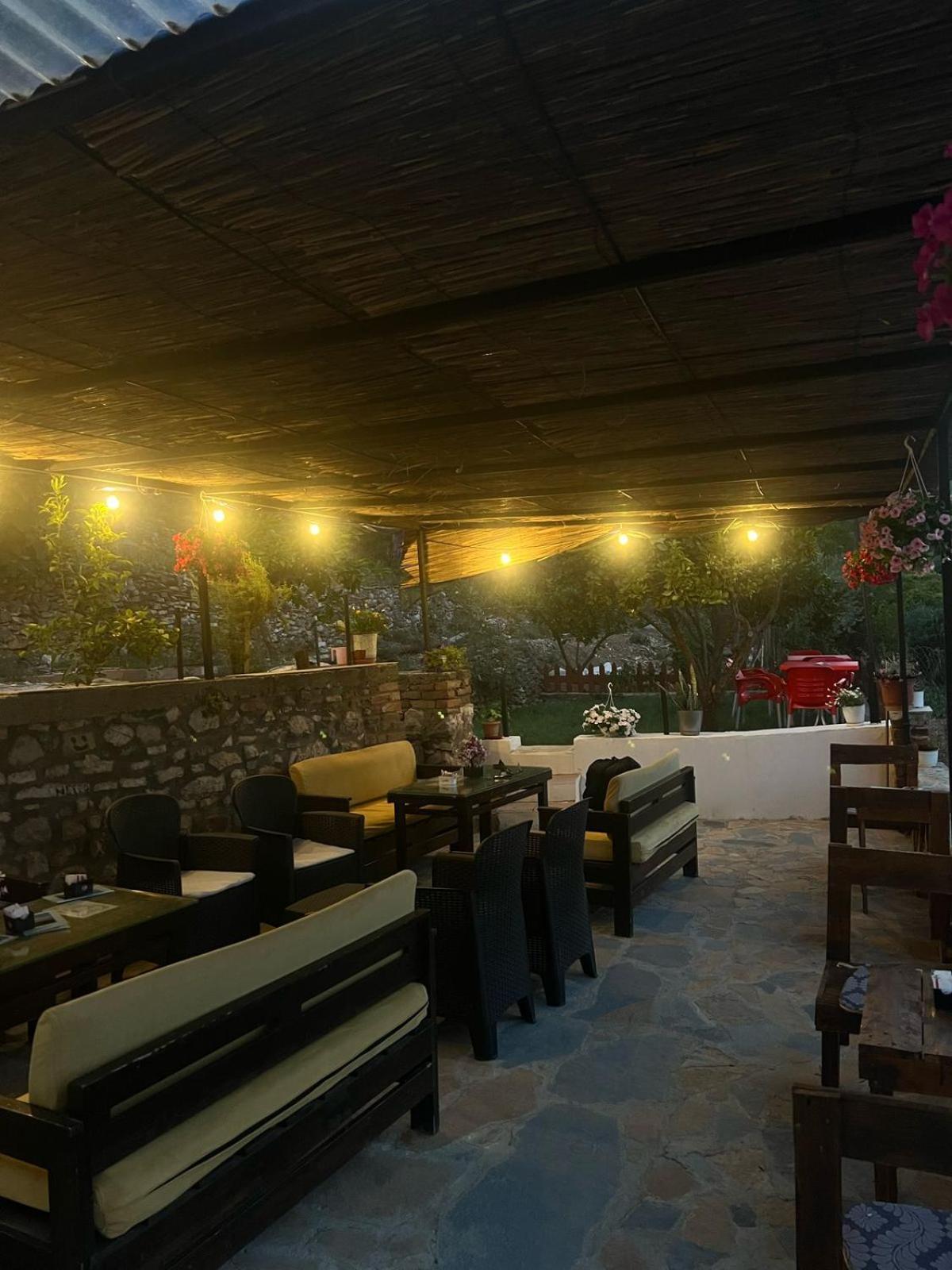 Guest House Lion Berat Exterior foto