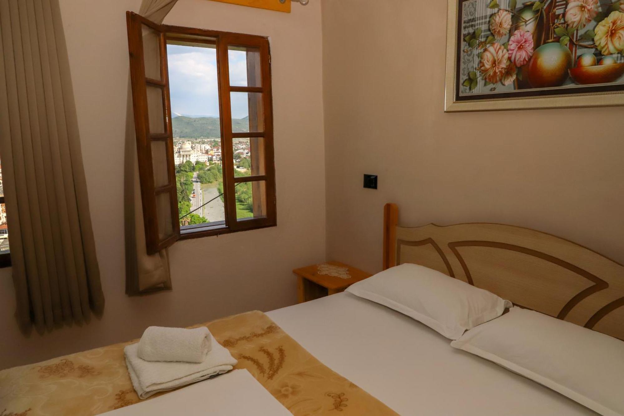 Guest House Lion Berat Exterior foto